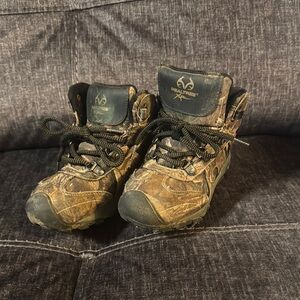 Realtree Brown Boots Rugged High-Top Design Durable Rubber Soles